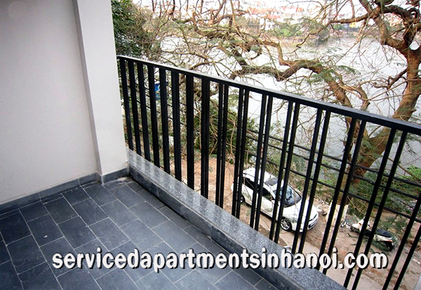 Cho thuê căn hộ 2 phòng ngủ có ban công, view hồ Tây 10