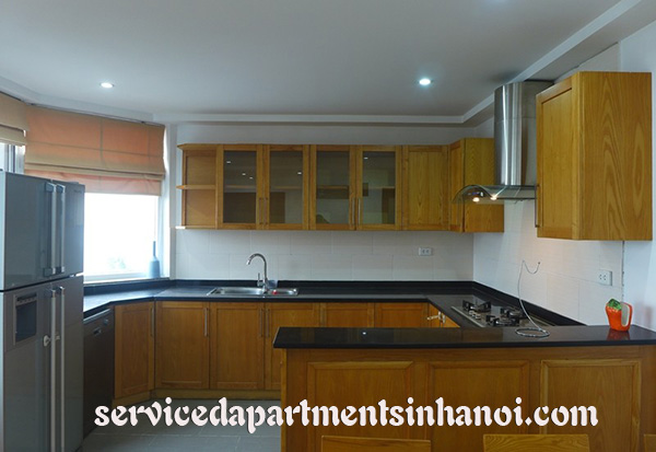 Cho thuê căn hộ 3 phòng ngủ nhiều ánh sáng tại phố Tô Ngọc Vân 8