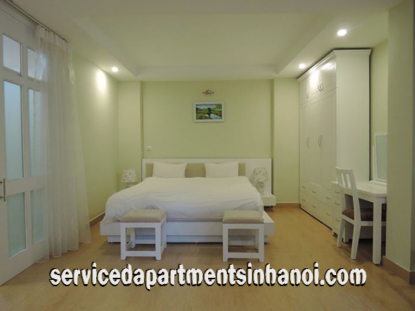 Cho thuê căn hộ dịch vụ 2 ngủ Yên Phụ 8