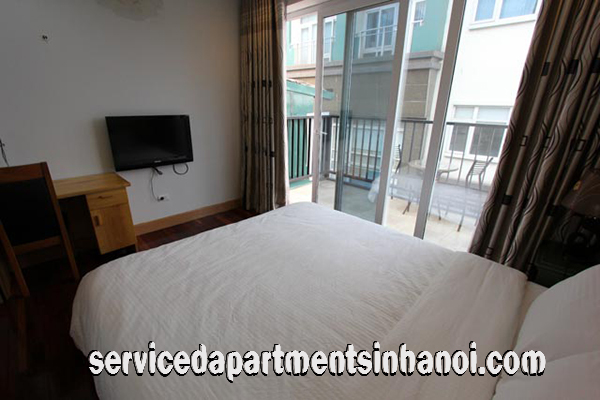 Cho thuê căn hộ dịch vụ 1 phòng ngủ với ban công lớn trên phố Kim Mã, Ba Đình 4