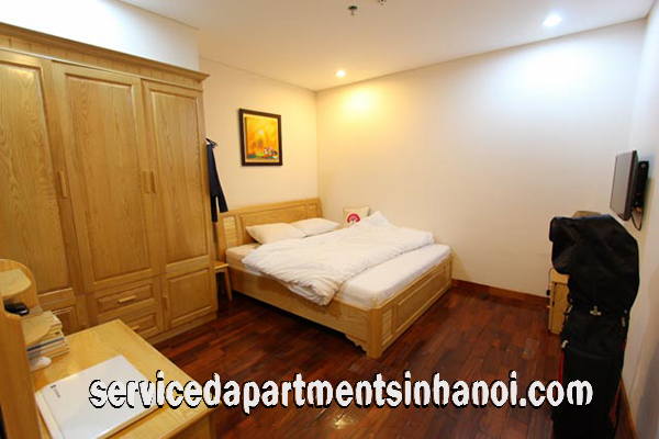 Cho thuê căn hộ dịch vụ 1 phòng ngủ hướng hồ tại Ba Đình 5