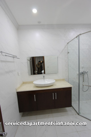Cho thuê căn hộ dịch vụ hiện đại 2 phòng ngủ trên phố Thái Hà, Đống Đa 1