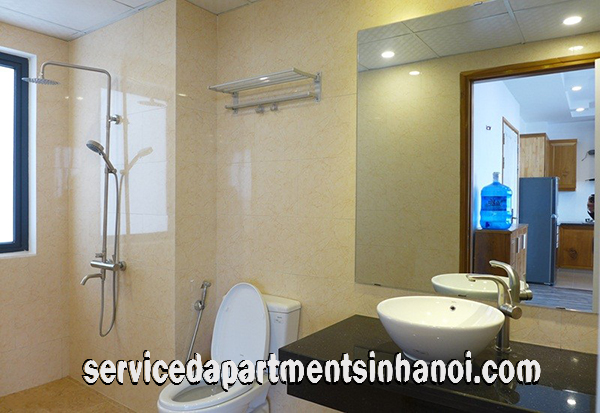 Cho thuê căn hộ cao cấp hướng hồ, 3 phòng ngủ trên phố Âu Cơ, Tây Hồ 3