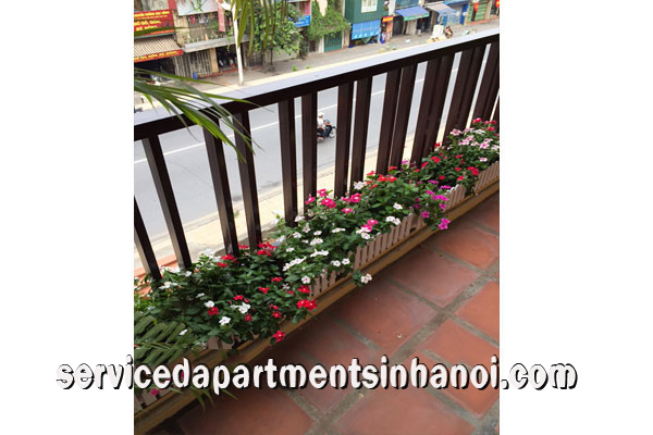 Cho thuê căn hộ dịch vụ hoàn toàn mới, 2 phòng ngủ trên phố Nghi Tàm, quận Tây Hồ 1