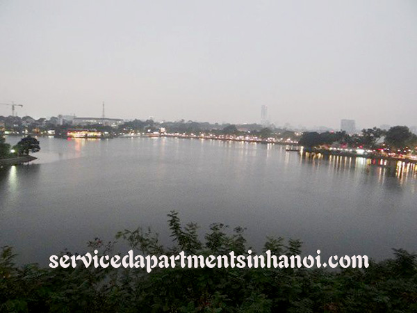 Căn hộ dịch vụ sang trọng 2 phòng ngủ view hồ Trúc Bạch Ba Đình 1