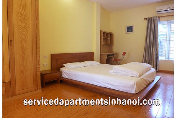 Căn hộ mới hoàn thiện 1 phòng ngủ view hồ Trúc Bạch rộng 80m2 giá 700$/tháng 10