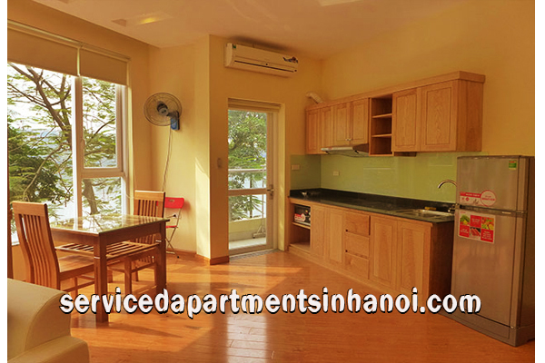 Căn hộ mới hoàn thiện 1 phòng ngủ view hồ Trúc Bạch rộng 80m2 giá 700$/tháng 7