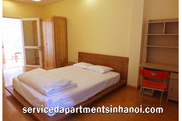 Căn hộ mới hoàn thiện 1 phòng ngủ view hồ Trúc Bạch rộng 80m2 giá 700$/tháng 9