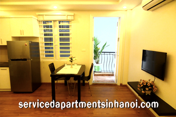 Cho thuê căn hộ dịch vụ mới làm, 2 phòng ngủ tại Văn Cao, Ba Đình 3