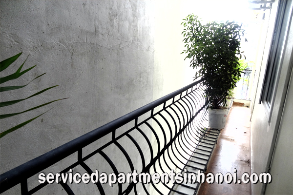 Cho thuê căn hộ dịch vụ mới làm, 2 phòng ngủ tại Văn Cao, Ba Đình 9