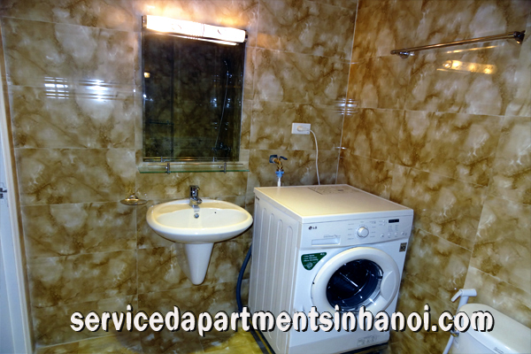 Cho thuê căn hộ dịch vụ mới làm, 2 phòng ngủ tại Văn Cao, Ba Đình 1