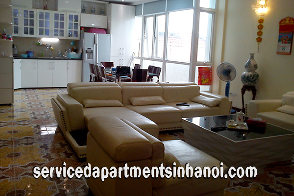 Cho thuê căn hộ dịch vụ 4 phòng ngủ nhìn ra Hồ Tây 8