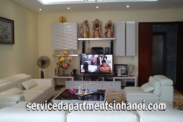Cho thuê căn hộ dịch vụ 4 phòng ngủ nhìn ra Hồ Tây 1