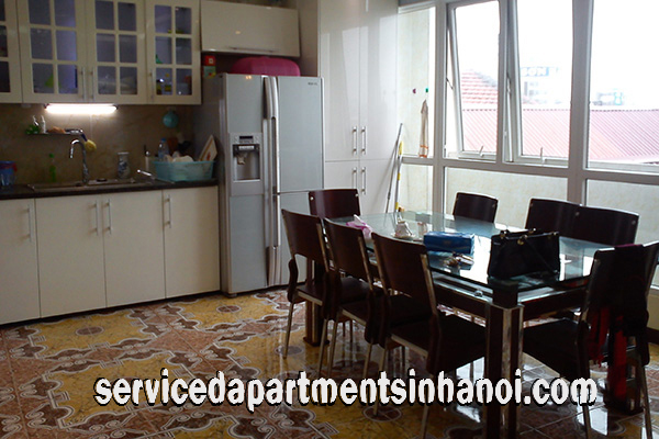 Cho thuê căn hộ dịch vụ 4 phòng ngủ nhìn ra Hồ Tây 3