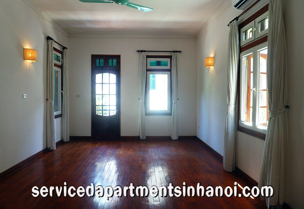 Biệt thự mang lối kiến trúc Pháp với 4 phòng ngủ cho thuê gần hồ Tây, quận Tây Hồ. 10