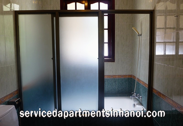 Biệt thự mang lối kiến trúc Pháp với 4 phòng ngủ cho thuê gần hồ Tây, quận Tây Hồ. 2