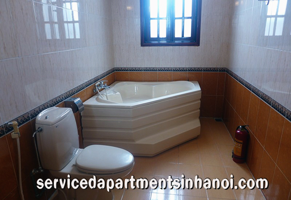 Biệt thự mang lối kiến trúc Pháp với 4 phòng ngủ cho thuê gần hồ Tây, quận Tây Hồ. 6