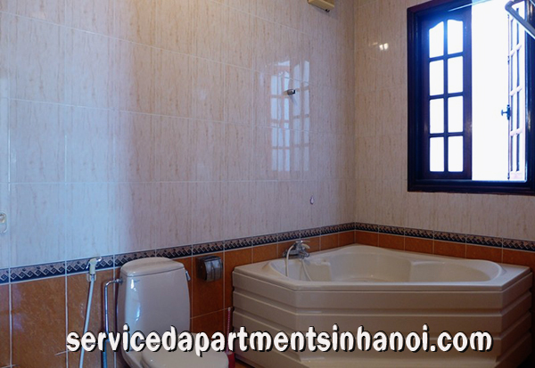Biệt thự mang lối kiến trúc Pháp với 4 phòng ngủ cho thuê gần hồ Tây, quận Tây Hồ. 9