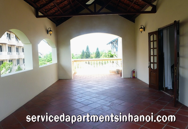 Biệt thự mang lối kiến trúc Pháp với 4 phòng ngủ cho thuê gần hồ Tây, quận Tây Hồ. 1