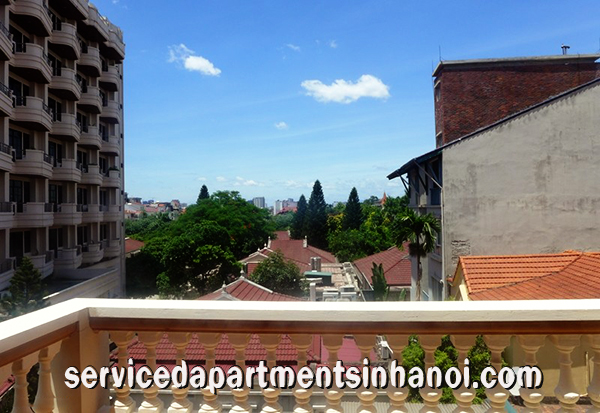 Biệt thự mang lối kiến trúc Pháp với 4 phòng ngủ cho thuê gần hồ Tây, quận Tây Hồ. 2