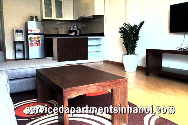 Cho thuê căn hộ 1 phòng ngủ, có ban công, nhiều ánh sáng tại Văn Cao, Ba Đình 2