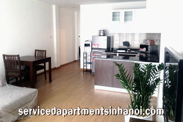 Cho thuê căn hộ 1 phòng ngủ, có ban công, nhiều ánh sáng tại Văn Cao, Ba Đình 3