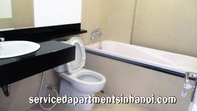 Cho thuê căn hộ 1 phòng ngủ, có ban công, nhiều ánh sáng tại Văn Cao, Ba Đình 7