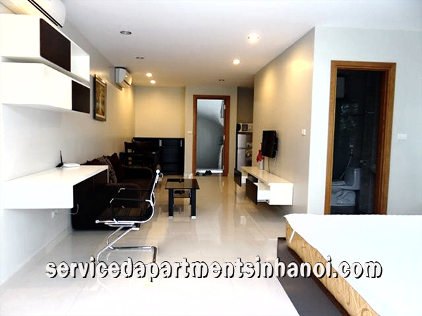 Chính chủ cho thuê căn hộ dịch vụ 1 phòng ngủ view hồ Trúc Bạch 1