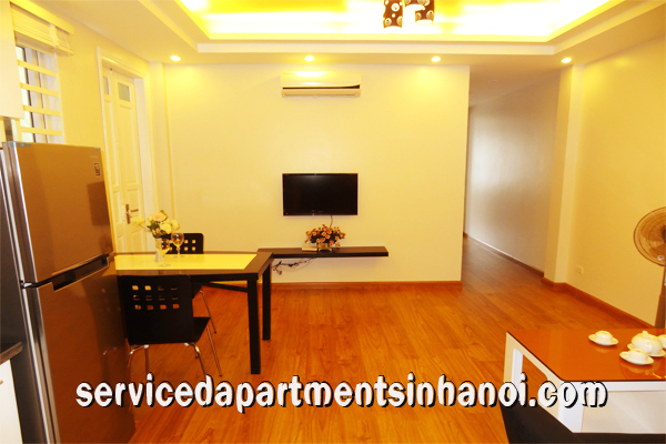 Căn hộ hai phòng ngủ mới và tươi sáng cho thuê tại Văn Cao, Ba Đình 4