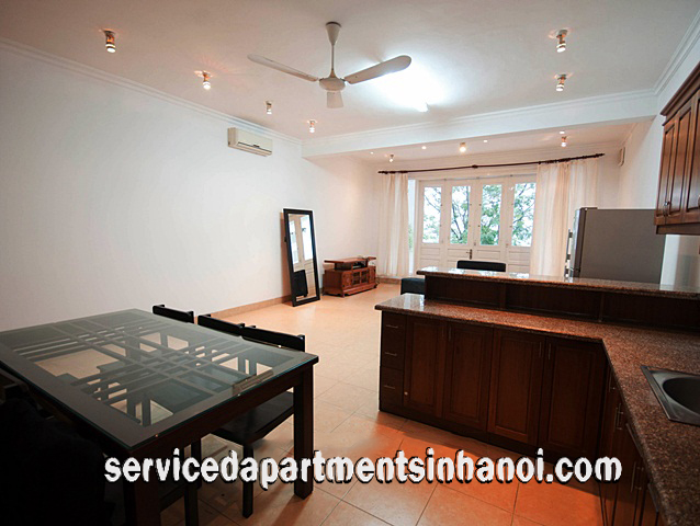 Căn hộ một phòng ngủ đẹp với view hồ Trúc Bạch cho thuê 1000 $ / tháng 2