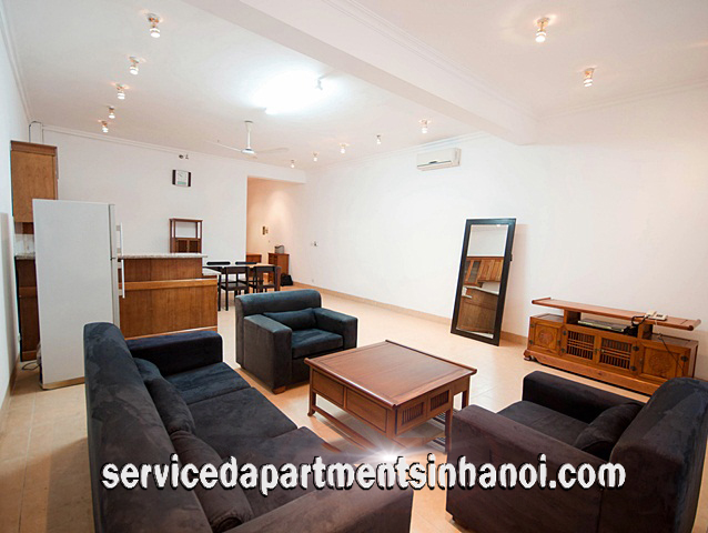 Căn hộ một phòng ngủ đẹp với view hồ Trúc Bạch cho thuê 1000 $ / tháng 3
