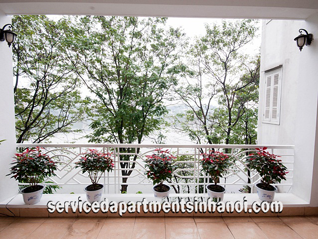 Căn hộ một phòng ngủ đẹp với view hồ Trúc Bạch cho thuê 1000 $ / tháng 4