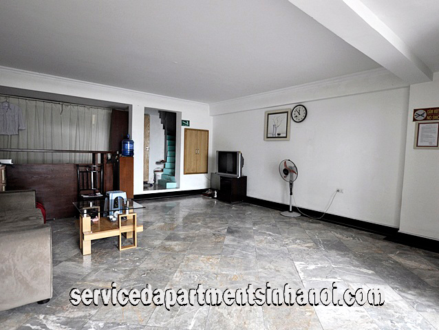 Cho thuê căn hộ dịch vụ 2 phòng ngủ khu vực hồ Ngọc Khánh, Ba Đình 1