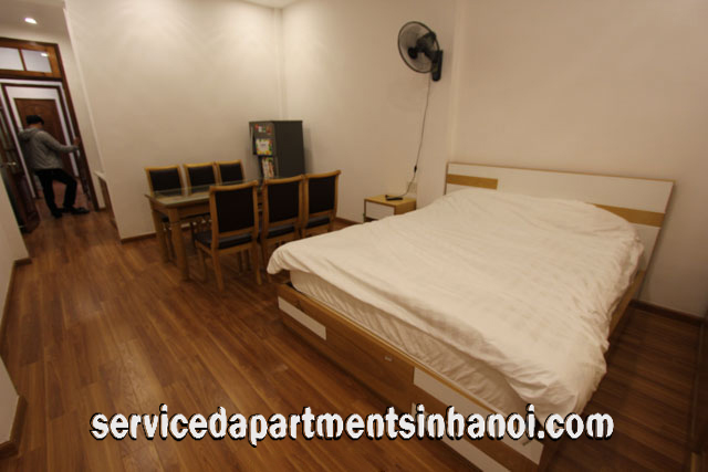 Cho thuê căn hộ dịch vụ 2 giường ngủ thoáng mát, nhiều ánh sáng trên phố Nguyễn Khuyến, Đống Đa 4