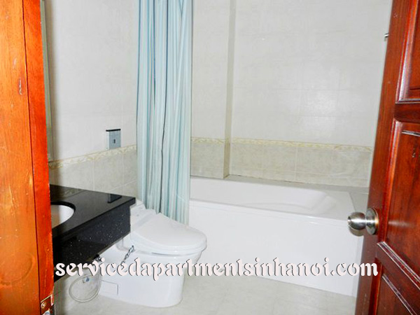 Căn hộ hai phòng ngủ Duplex cho thuê mặt hồ Trúc Bạch, 1900 $ 1