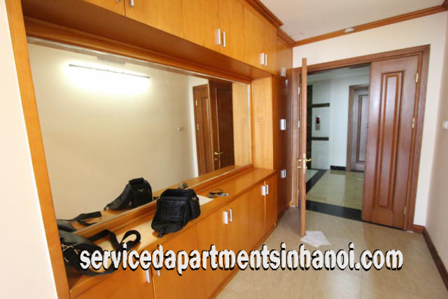 Cho thuê căn hộ dịch vụ hiện đại 3 phòng ngủ tại đường Trần Duy Hưng, quận Cầu Giấy 4