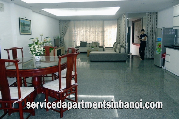 Cho thuê căn hộ 1 phòng ngủ rộng rãi và hiện đại, cạnh Hồ Tây 1