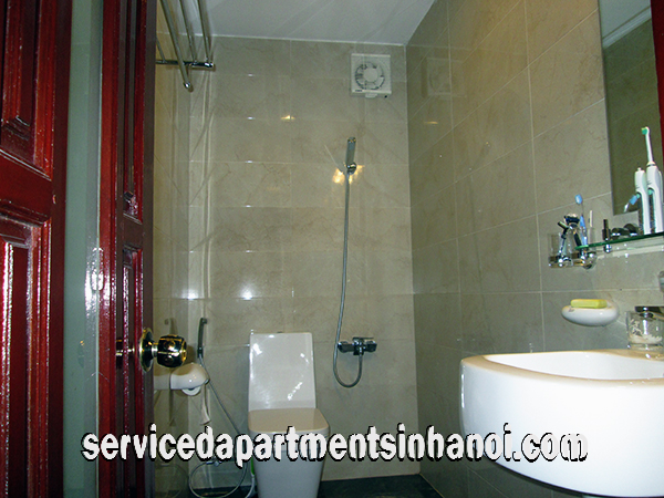 Cho thuê nhà mới được tân trang 2 phòng ngủ tại quận Hoàn Kiếm 3
