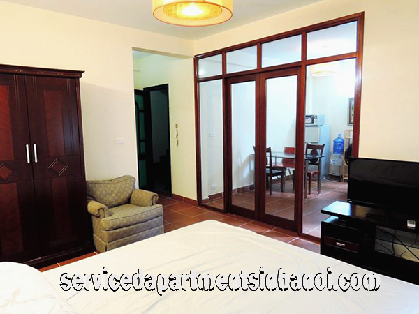 Cho thuê căn hộ dịch vụ giá rẻ 1 phòng ngủ tại đường Đội Cấn, Ba Đình 8