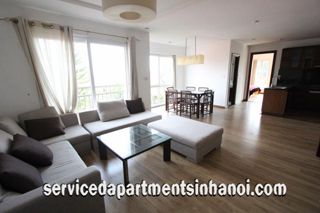 Cho thuê căn hộ 2 phòng ngủ lớn trên phố Đặng Thai Mai, Tây Hồ