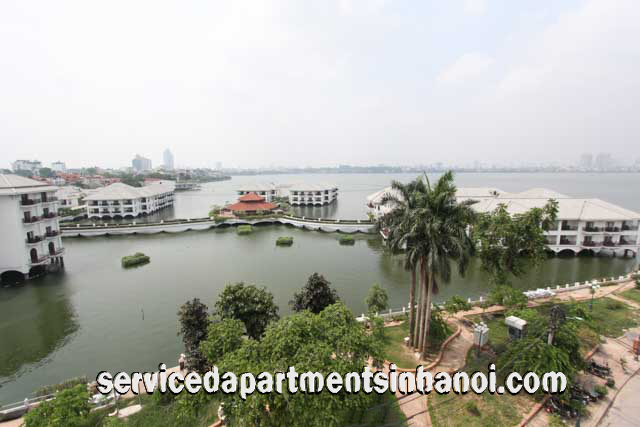 Cho thuê căn hộ dịch vụ 1 phòng ngủ ngay cạnh Hồ Tây, Tây Hồ, view hồ.