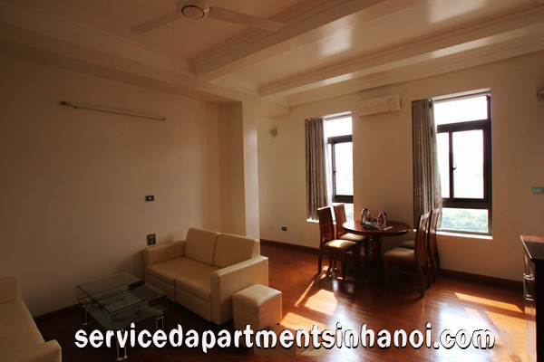 Cho thuê căn hộ rộng rãi, 2 phòng ngủ ở Dịch Vọng 1