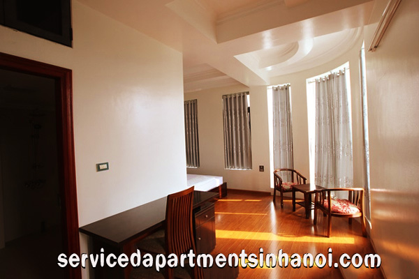 Cho thuê căn hộ rộng rãi, 2 phòng ngủ ở Dịch Vọng 6