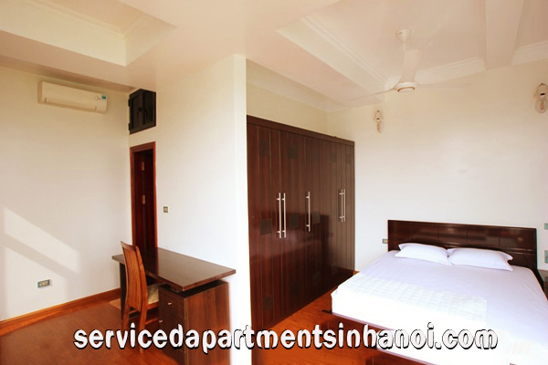 Cho thuê căn hộ rộng rãi, 2 phòng ngủ ở Dịch Vọng 8
