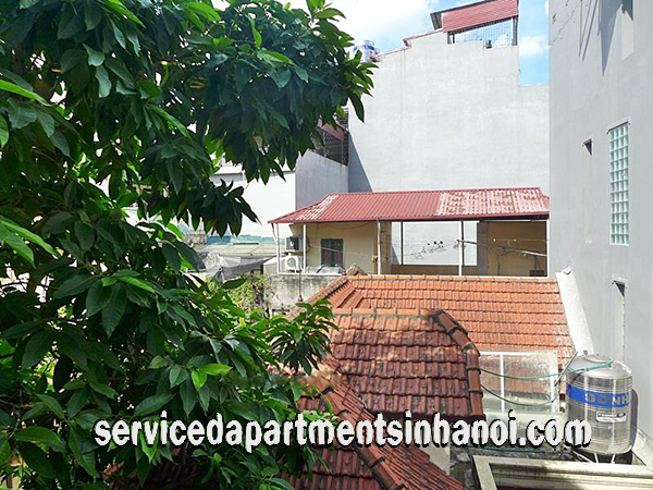 Cho thuê căn hộ dịch vụ 2 phòng ngủ trên đường Yên Phụ, quận Tây Hồ , view đẹp 1