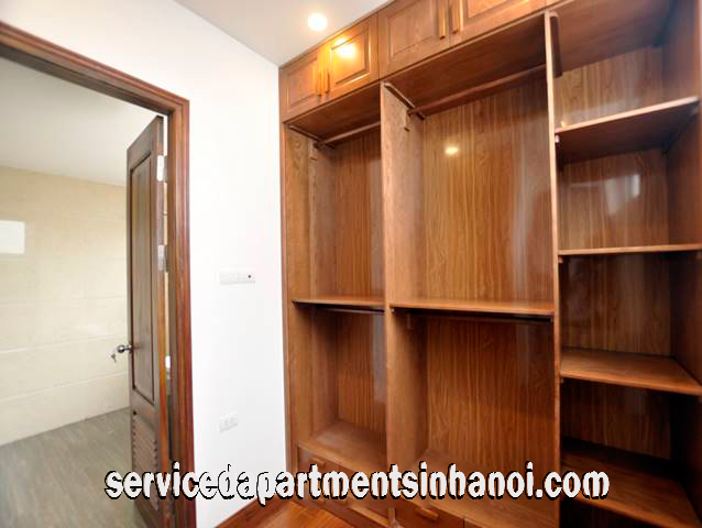 Cho thuê căn hộ dịch vụ hiện đại 3 phòng ngủ gần hồ Tây, quận Tây Hồ 1