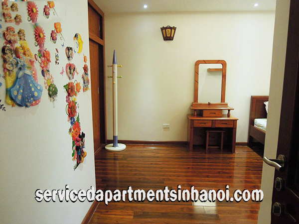 Cho thuê căn hộ dịch vụ 2 phòng ngủ giá rẻ tại đường Lạc Long Quân, quận Tây Hồ 6