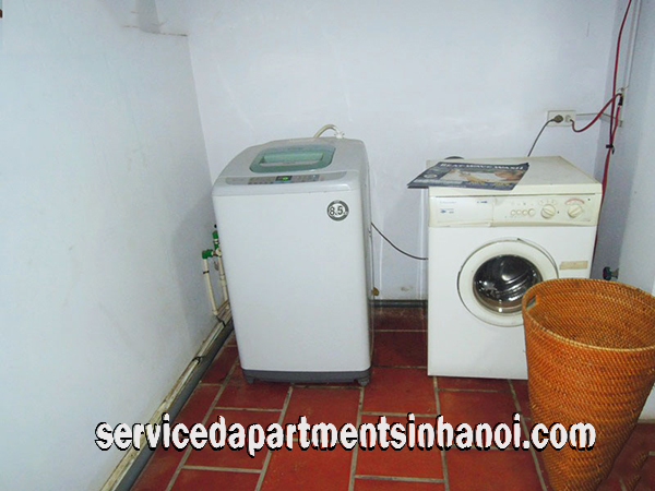 Cho thuê căn hộ dịch vụ 2 phòng ngủ giá rẻ tại đường Lạc Long Quân, quận Tây Hồ 3