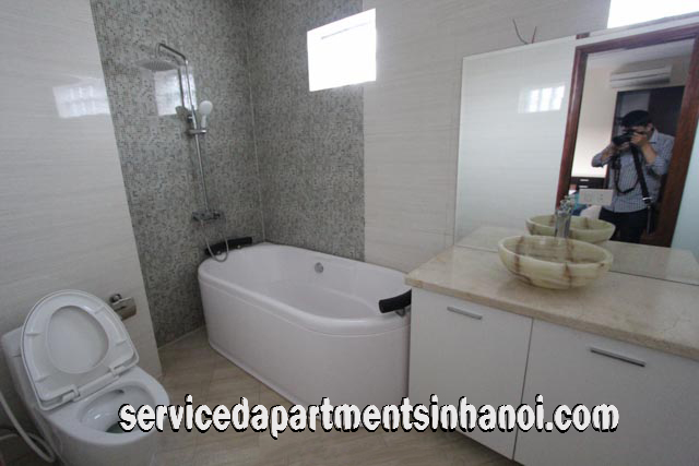 Cho thuê căn hộ dịch vụ hoàn toàn mới với 2 phòng ngủ tại đường Âu Cơ, quận Tây Hồ 1