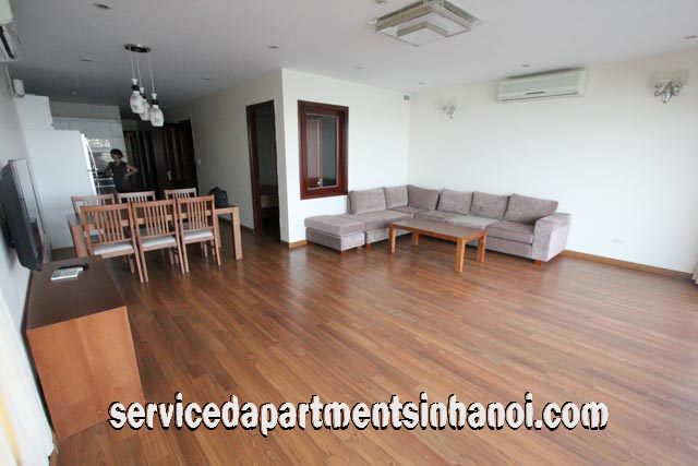 Cho thuê căn hộ dịch vụ 3 phòng ngủ trên đường Quảng An, View Hồ Tây cực đẹp 3